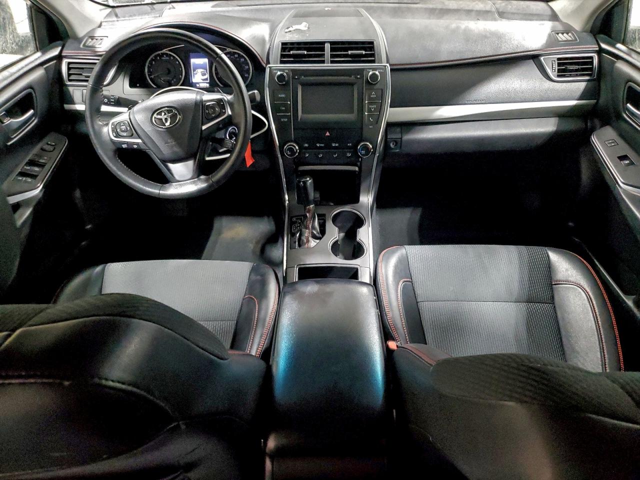 Toyota Camry Le Image 5