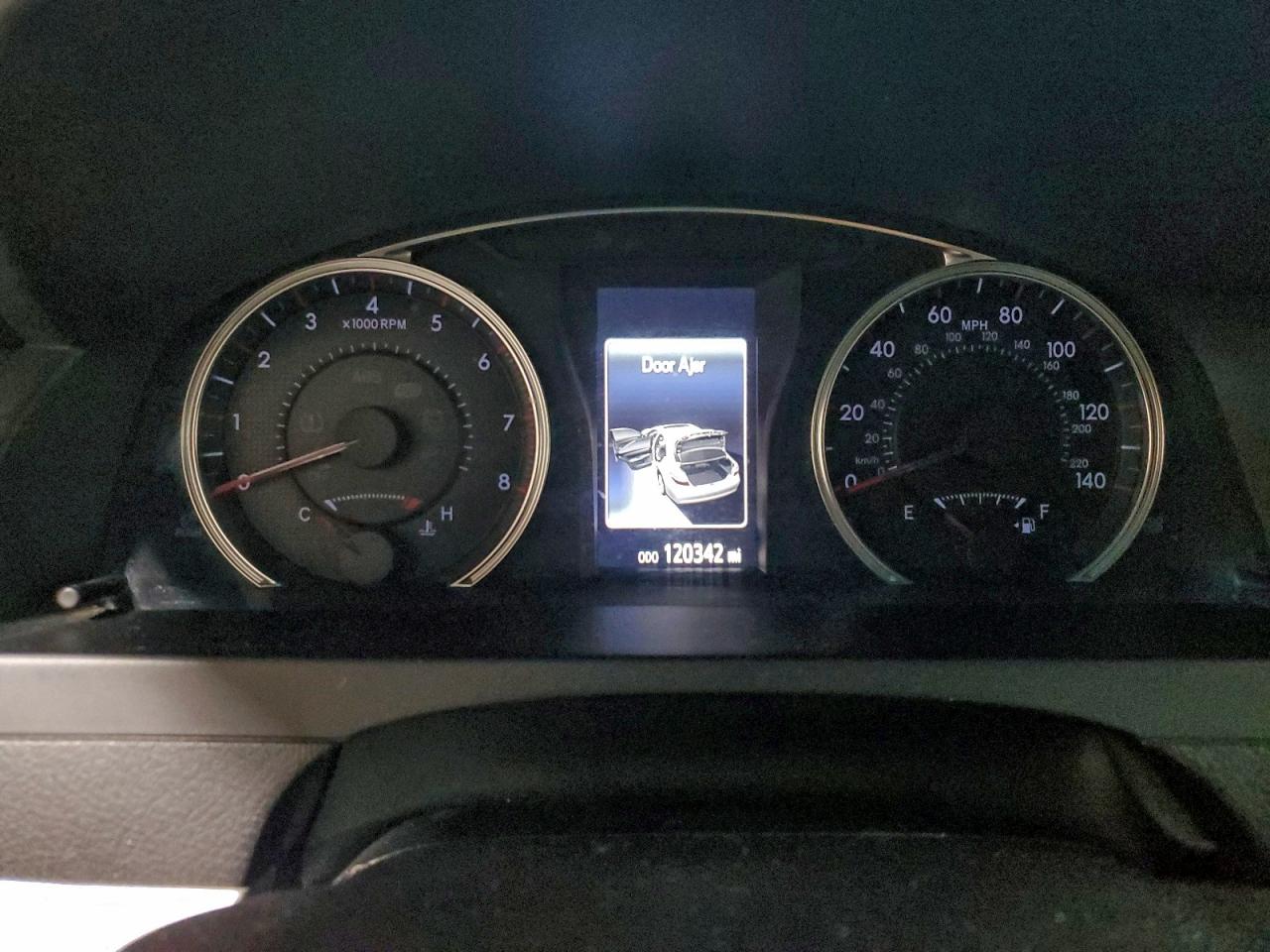 Toyota Camry Le Image 7