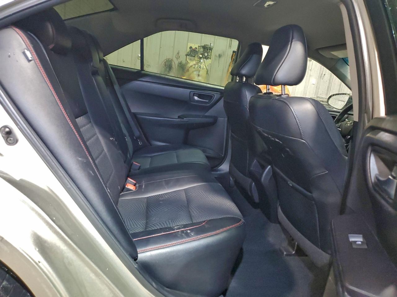 Toyota Camry Le Image 6