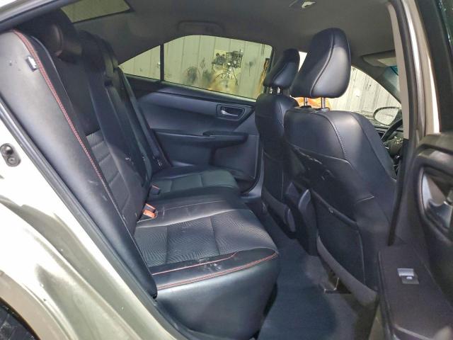 Toyota Camry Le Image 6