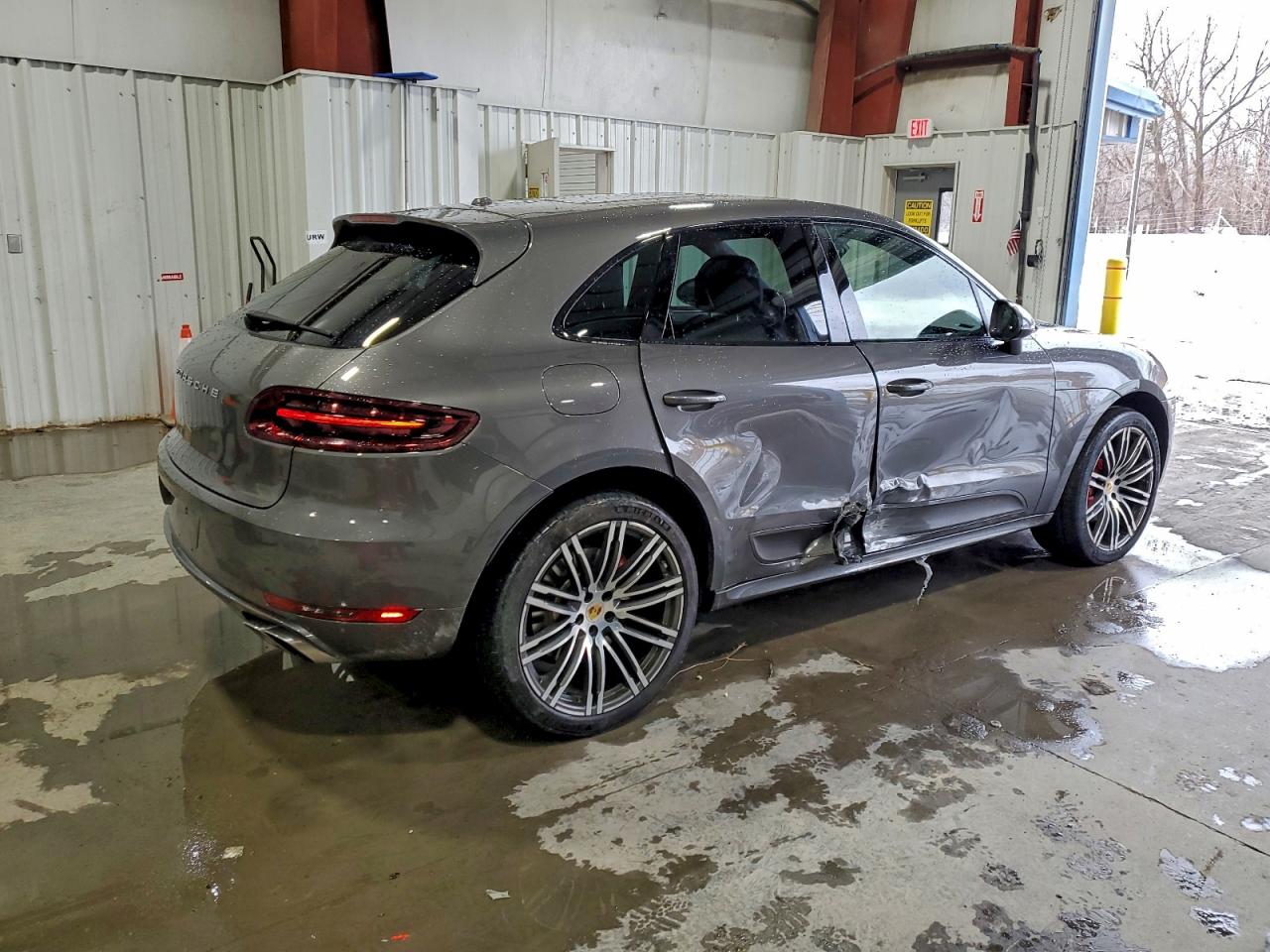 Porsche Macan Turbo Image 3