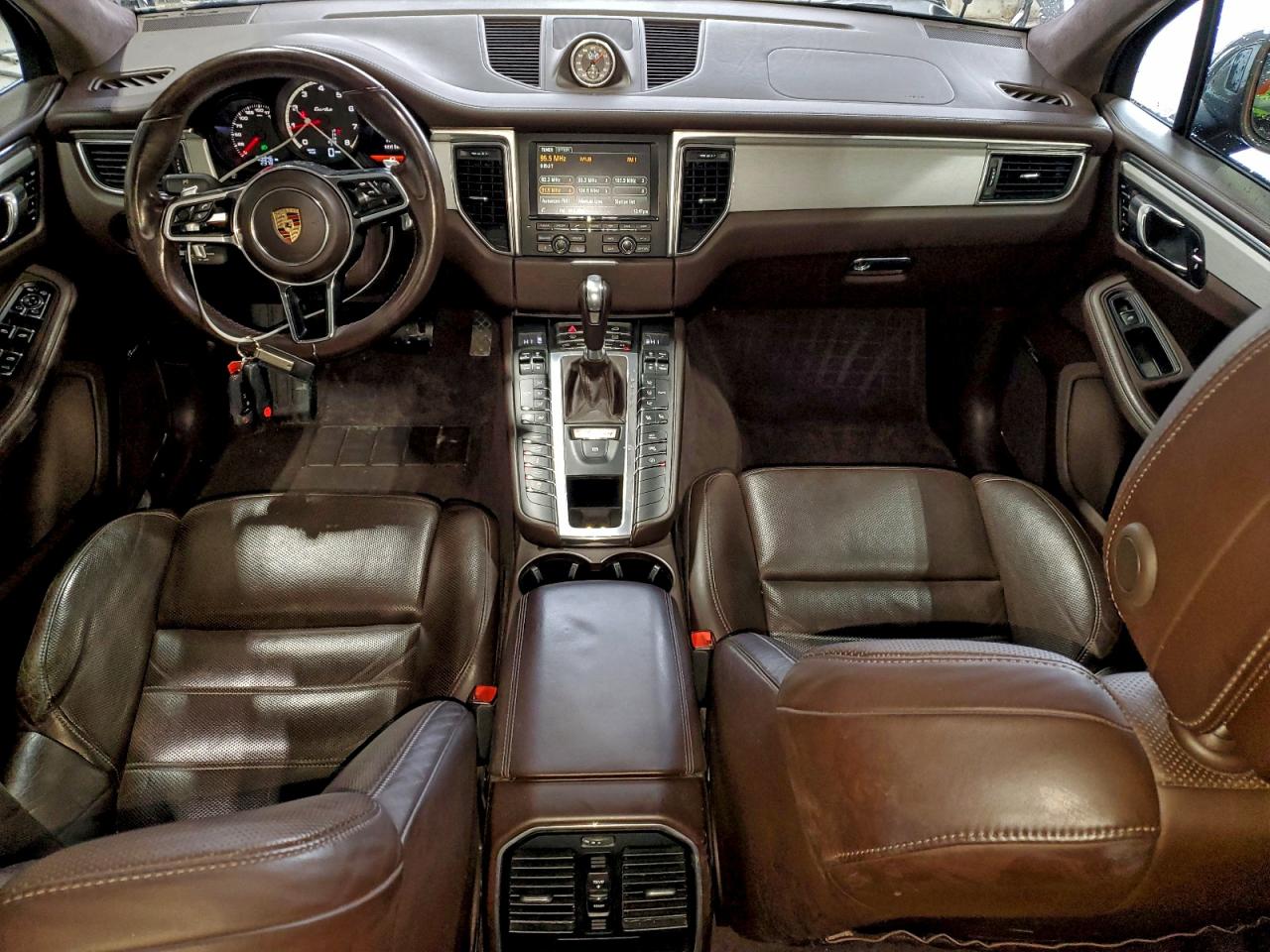 Porsche Macan Turbo Image 11