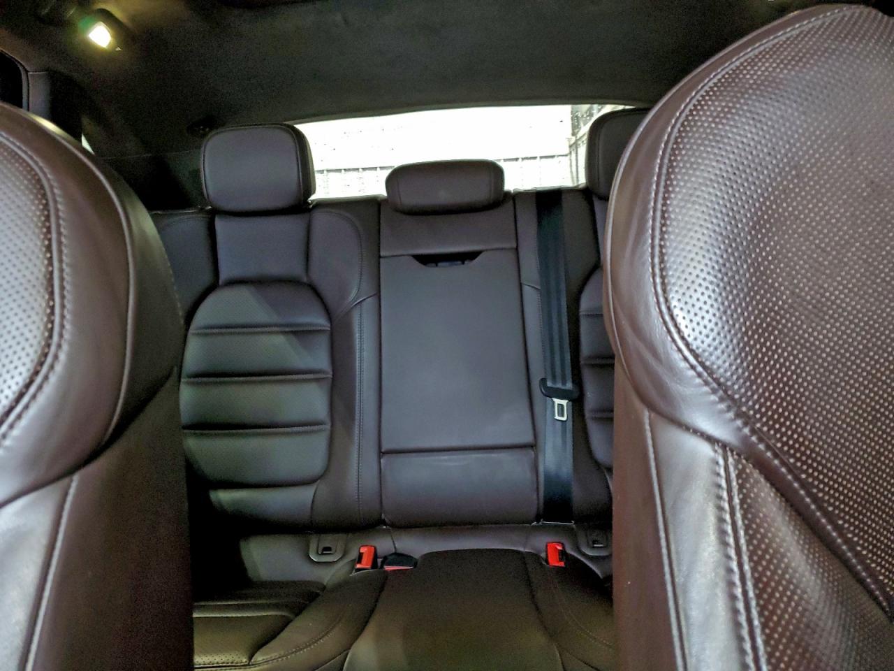 Porsche Macan Turbo Image 8