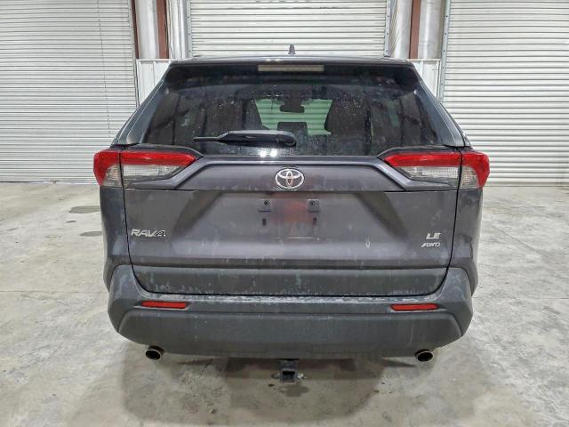 Toyota RAV4 Le Image 2