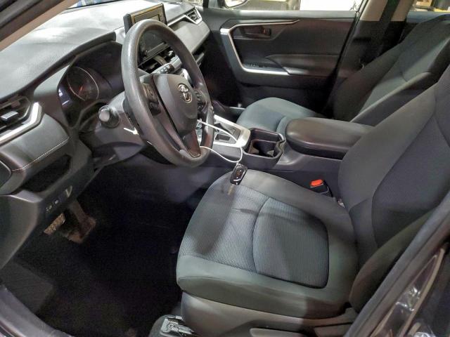 Toyota RAV4 Le Image 4