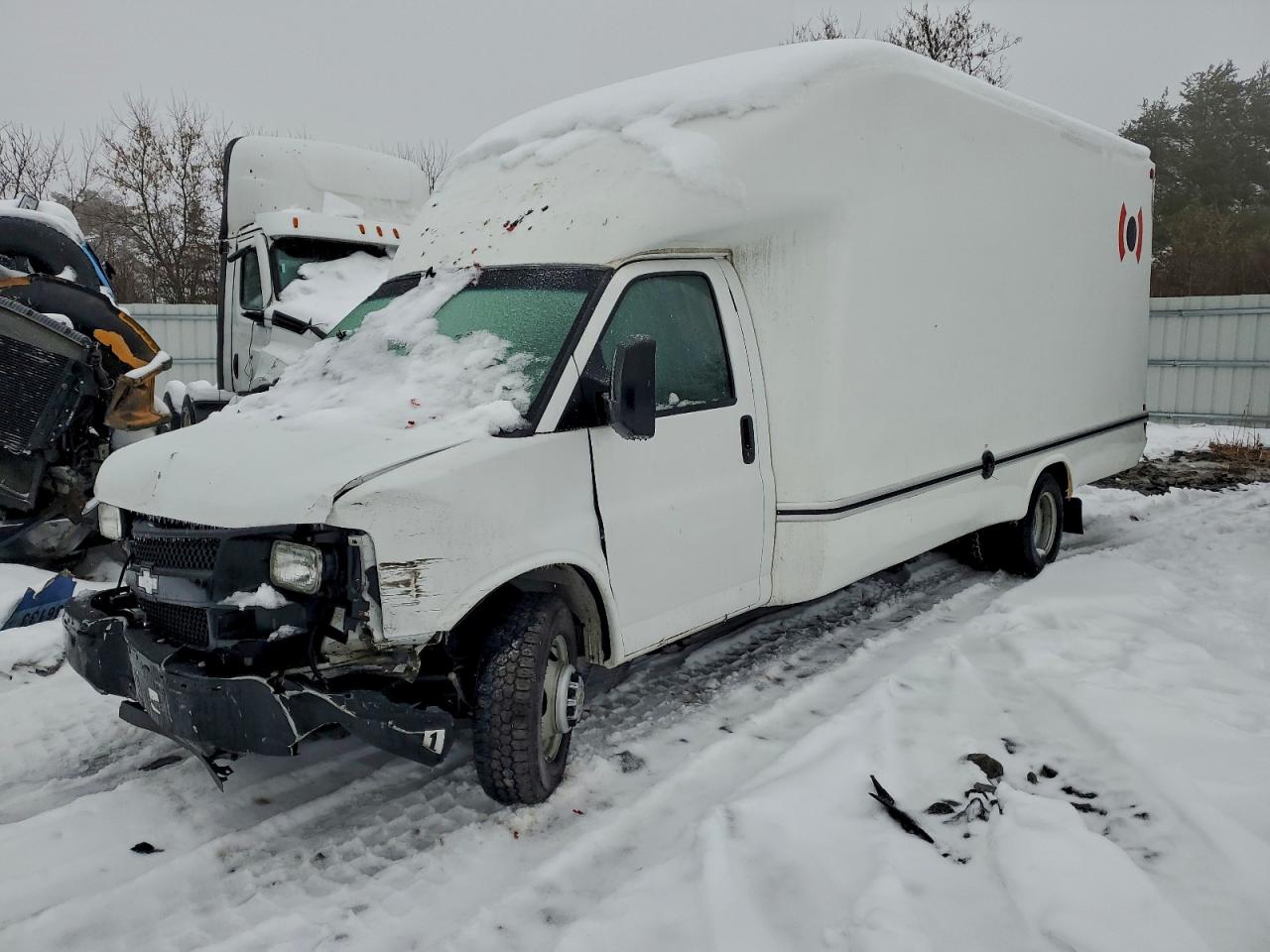 Chevrolet Express Image 1