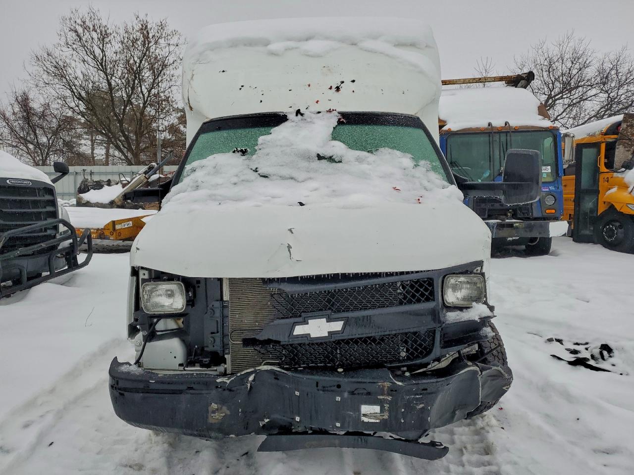 Chevrolet Express Image 3