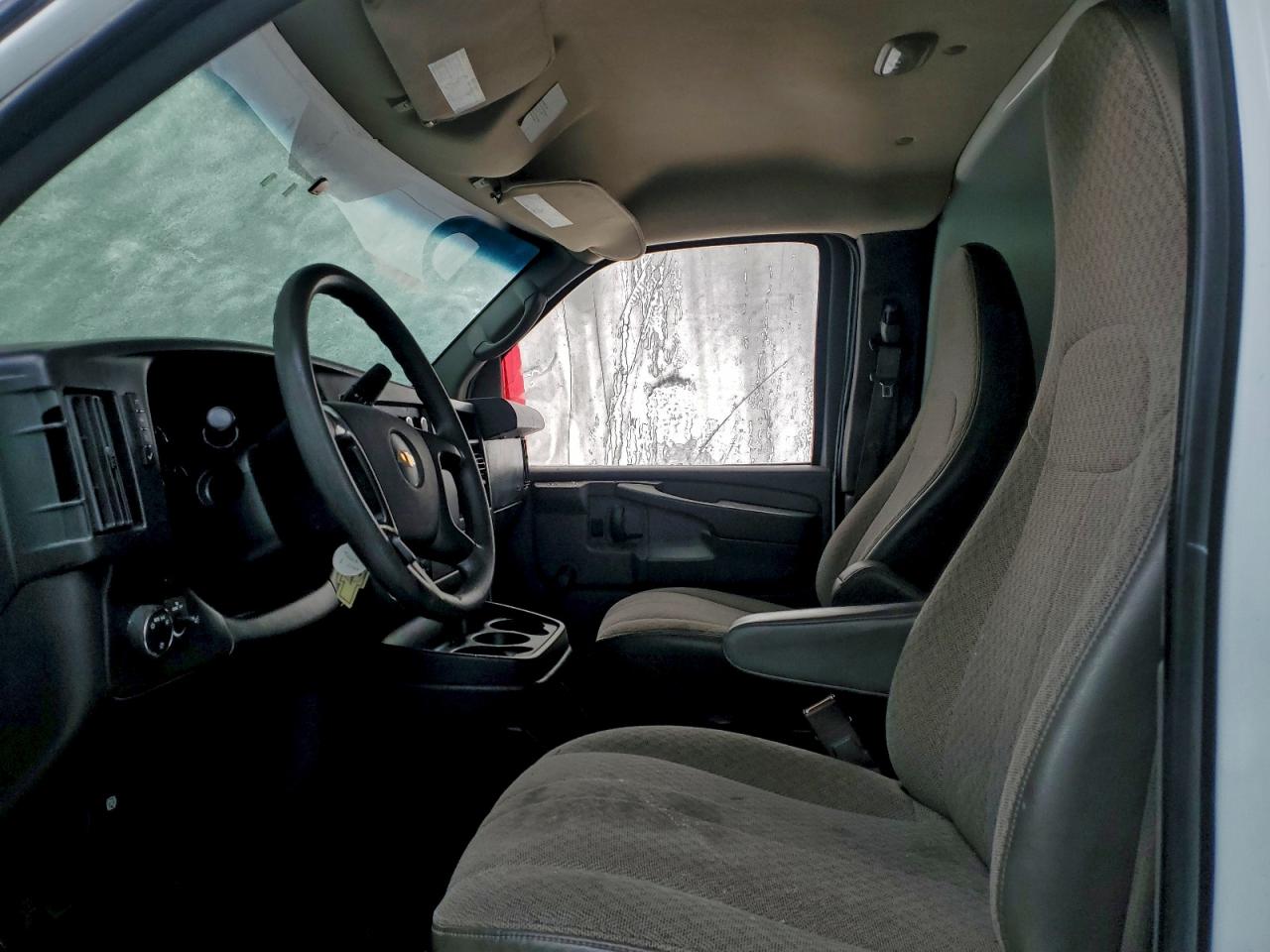 Chevrolet Express Image 2