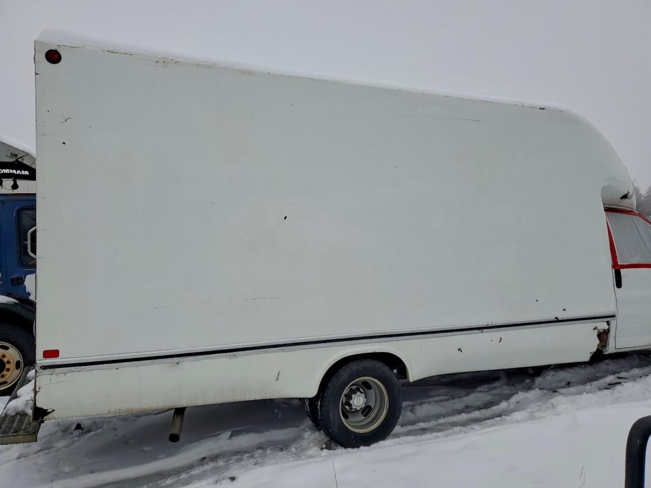 Chevrolet Express Image 11