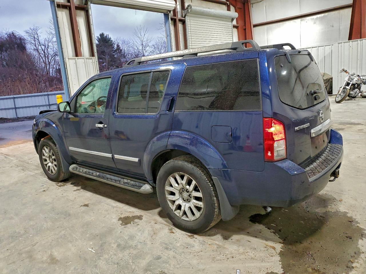 Nissan Pathfinder S Image 3