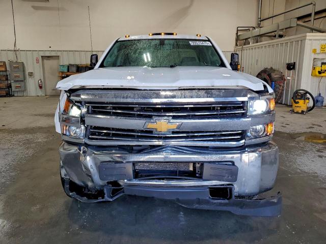 Chevrolet Silverado K2500 Heavy Duty Image 8